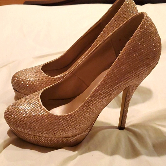 🎇🎇 Rose gold sparkly heels - Picture 1 of 3